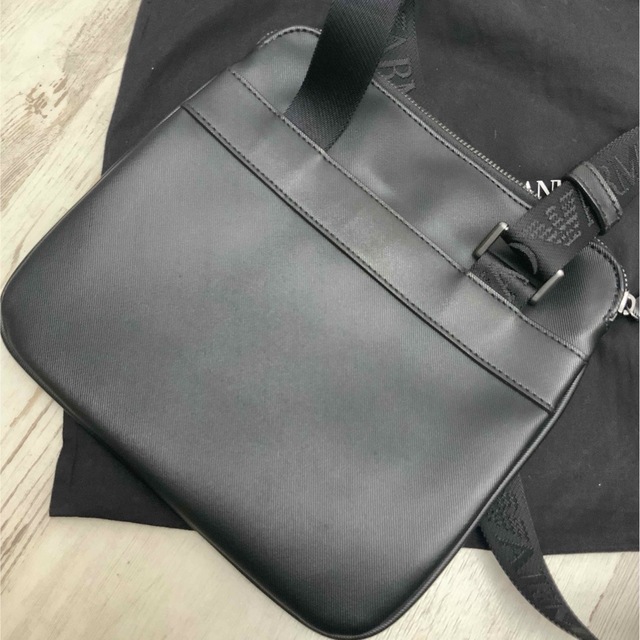 Emporio Armani(エンポリオアルマーニ)のアルマーニ　美品　ショルダーバック　ブラック メンズのバッグ(ショルダーバッグ)の商品写真