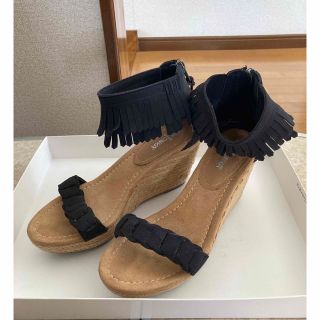 ミネトンカ(Minnetonka)のミネトンカ　フリンジ　ウエッジソール　サンダル(サンダル)