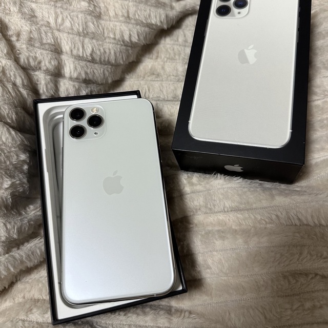 Apple - iPhone11pro 256GB シルバー 超美品 SIMフリーの通販 by 🦓's