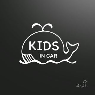 Kids in car☆くじら【練習用ステッカー付】キッズインカー　カーサイン(車外アクセサリ)