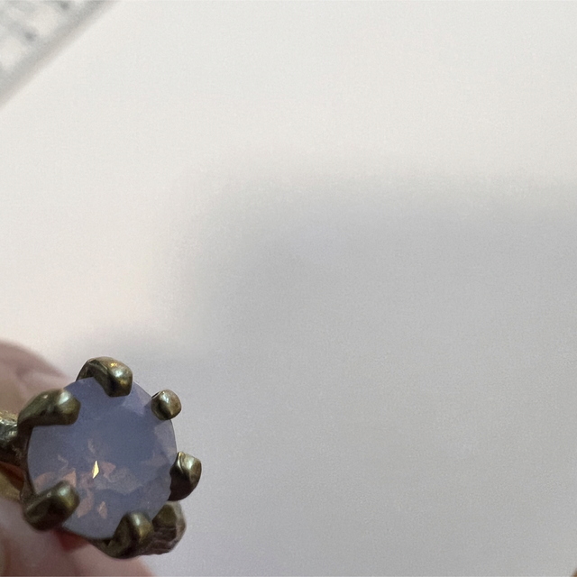 桜色　スワロリング　真鍮　フリーサイズ レディースのアクセサリー(リング(指輪))の商品写真
