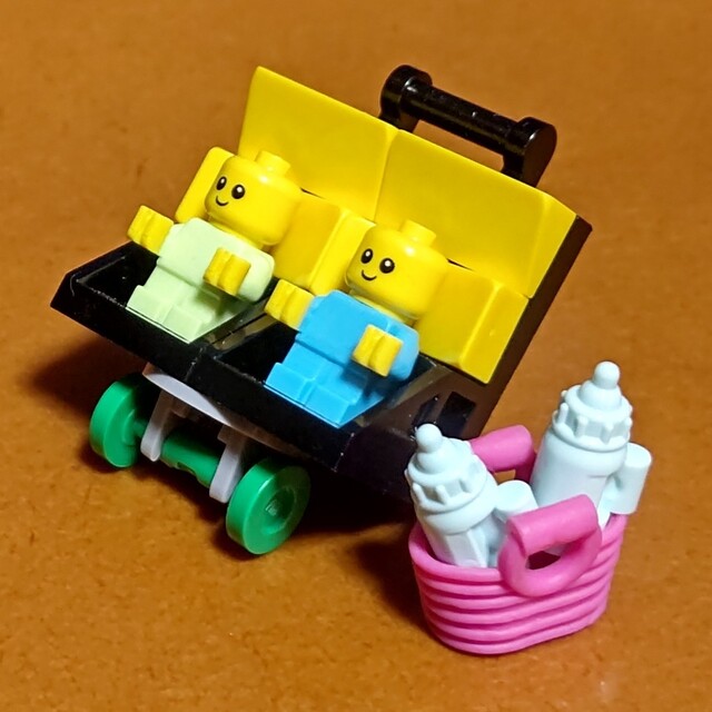 Lego(レゴ)のレゴ★シティ ベビーカー 双子ちゃんタイプ オリジナルアレンジ 未使用品 エンタメ/ホビーのおもちゃ/ぬいぐるみ(その他)の商品写真