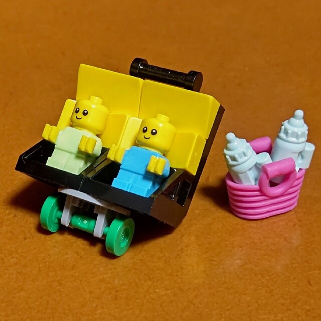 Lego(レゴ)のレゴ★シティ ベビーカー 双子ちゃんタイプ オリジナルアレンジ 未使用品 エンタメ/ホビーのおもちゃ/ぬいぐるみ(その他)の商品写真