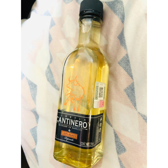 ★メキシコ産★テキーラCantinero100%agave 250ml 食品/飲料/酒の酒(蒸留酒/スピリッツ)の商品写真