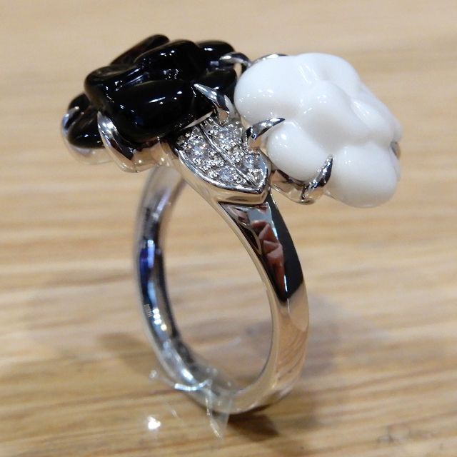 CHANEL(シャネル)の新品同様 シャネル カメリア リング メノウ オニキス ダイヤモンド 46 6号 レディースのアクセサリー(リング(指輪))の商品写真