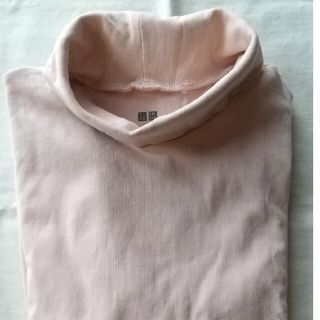 ユニクロ(UNIQLO)のユニクロ　タートルネック　Ｓ(カットソー(長袖/七分))