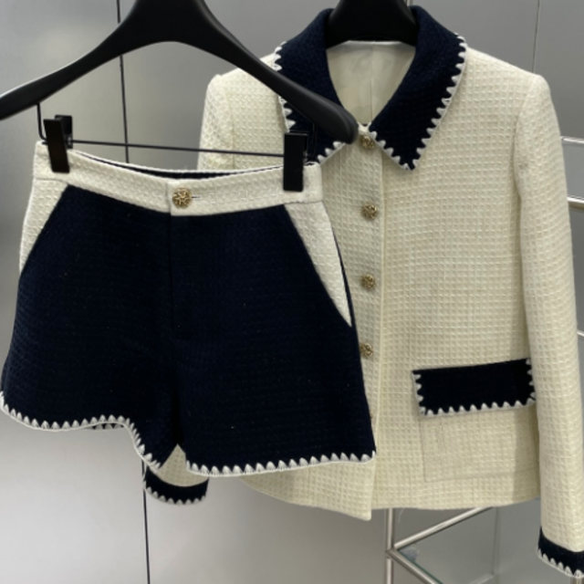 魅了 CHANEL - CHANELパンツスーツ その他 - boothype.com