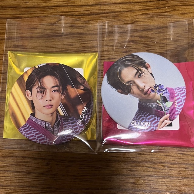 8loom 久留島巧 バッジ セット エンタメ/ホビーのタレントグッズ(アイドルグッズ)の商品写真