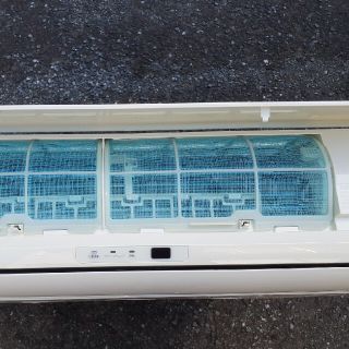 戸田市引取限定TOSHIBAエアコンRAS-2257V2017年制の通販 by ホワイト