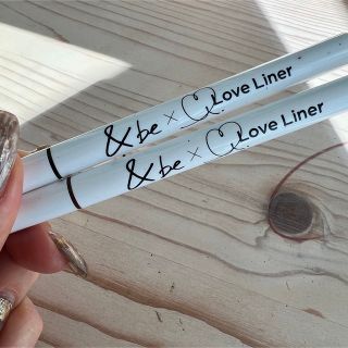 アンドビー(&be)の&be LoveLiner   リキッドアイライナー(アイライナー)