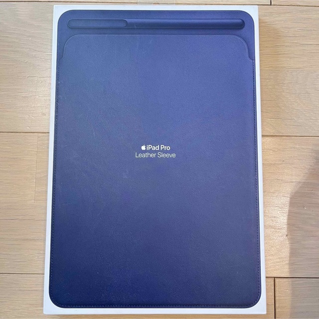Apple(アップル)の新品未使用【純正】iPad Pro10.5 レザースリーブミッドナイトブルー スマホ/家電/カメラのスマホアクセサリー(iPadケース)の商品写真