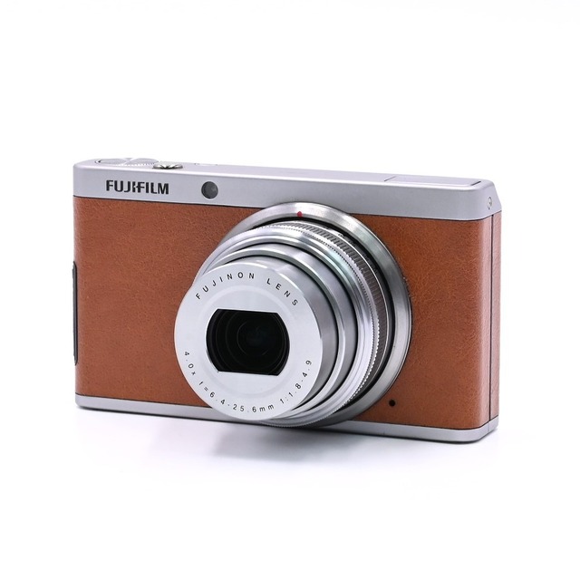 夏セール開催中 MAX80%OFF！ FUJIFILM XF1 ブラウン FX-XF1BW コンパクトデジタルカメラ