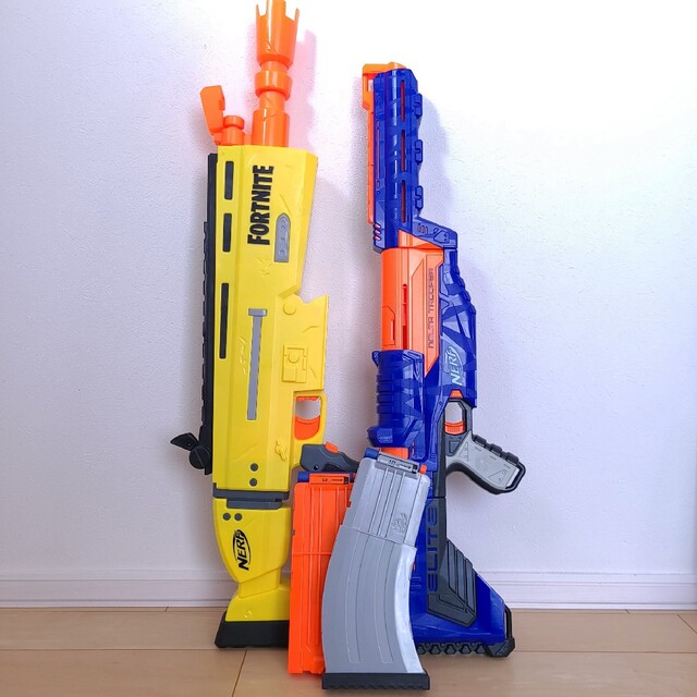 トイザらス(トイザラス)のNERFナーフFortniteﾌｫｰﾄﾅｲﾄ&ﾃﾞﾙﾀﾄﾛｰﾊﾟｰset エンタメ/ホビーのミリタリー(その他)の商品写真