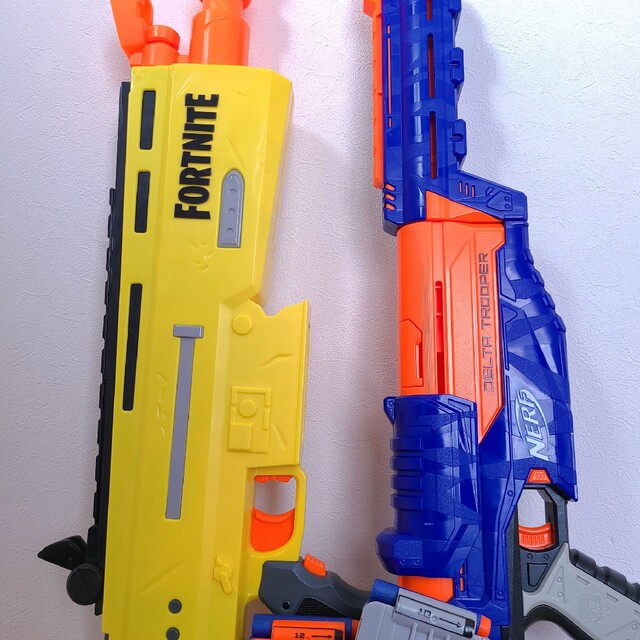 トイザらス(トイザラス)のNERFナーフFortniteﾌｫｰﾄﾅｲﾄ&ﾃﾞﾙﾀﾄﾛｰﾊﾟｰset エンタメ/ホビーのミリタリー(その他)の商品写真