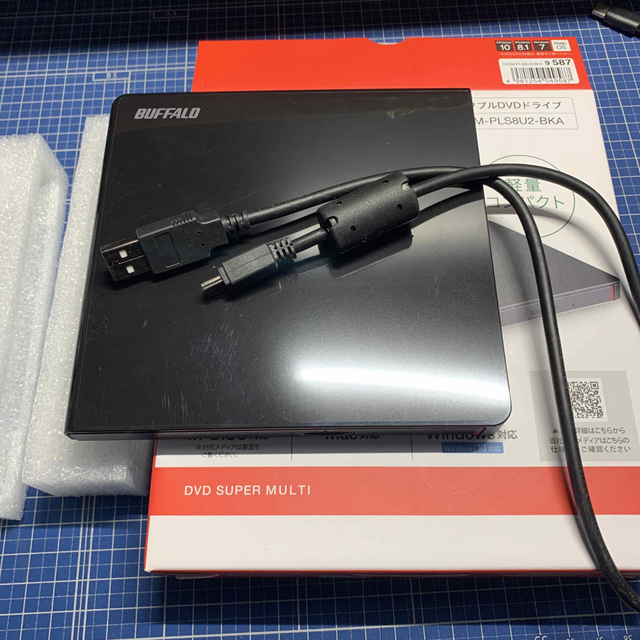 Buffalo(バッファロー)のBUFFALO ポータブルDVDドライブDVSM-PLS8U2-BKA スマホ/家電/カメラのPC/タブレット(PC周辺機器)の商品写真