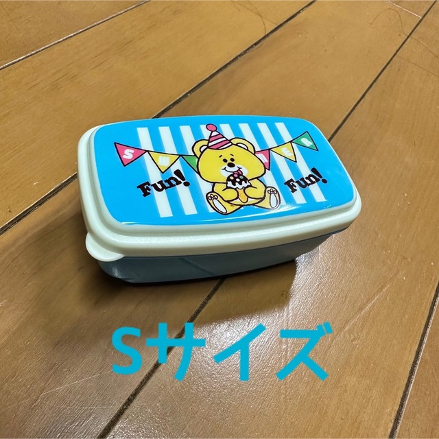 SWIMMER(スイマー)の【新品未使用】SWIMMER ランチボックス 大小４個セット インテリア/住まい/日用品のキッチン/食器(弁当用品)の商品写真