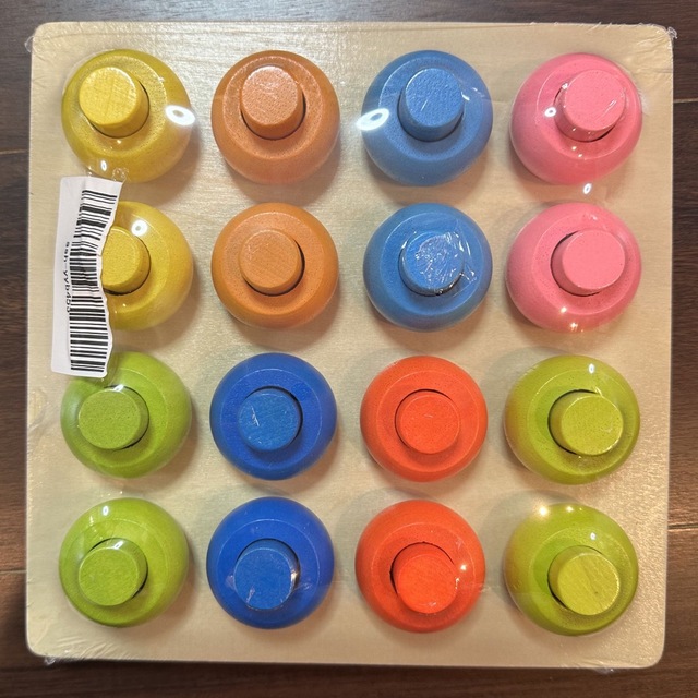 カラーリングのペグ遊び キッズ/ベビー/マタニティのおもちゃ(知育玩具)の商品写真