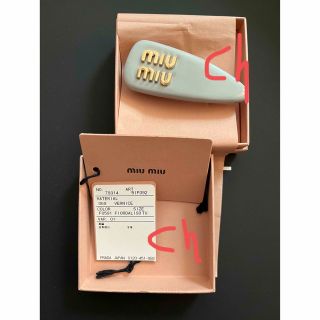 ミュウミュウ(miumiu)のmiumiu パテントレザー ヘアクリップ(バレッタ/ヘアクリップ)