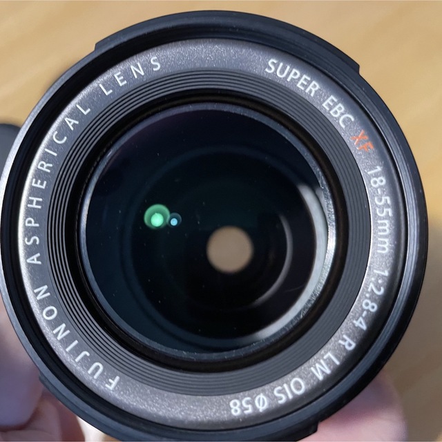 富士フイルム(フジフイルム)のX-E1 レンズキットXF18-55 F2.8-4R  中古品良品 スマホ/家電/カメラのカメラ(ミラーレス一眼)の商品写真