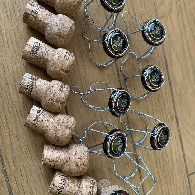 スパークリングワイン コルク キャップ 針金8セットの通販 by スパークリングワイン コルク キャップ 針金8セットの通販 by