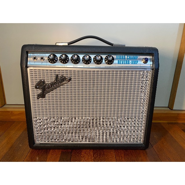 Fender(フェンダー)のFender '68 CUSTOM VIBRO CHAMP® REVERB 楽器のギター(ギターアンプ)の商品写真