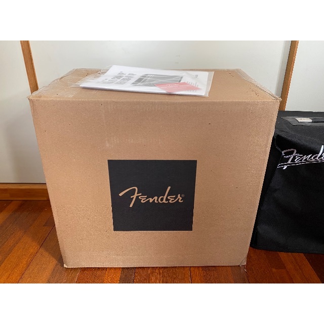 Fender(フェンダー)のFender '68 CUSTOM VIBRO CHAMP® REVERB 楽器のギター(ギターアンプ)の商品写真