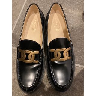 トッズ(TOD'S)の美品！TOD'Sケイトローファー38(ローファー/革靴)