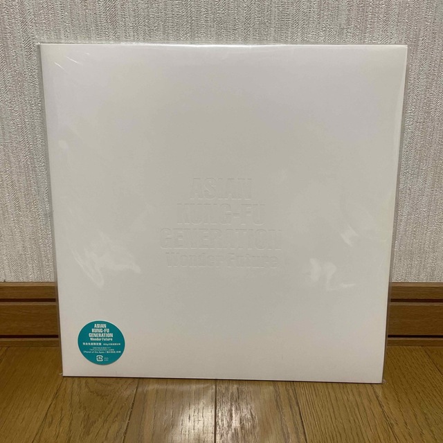 アジカン　LP盤　レコード　バンドグッズ　ワンダーフューチャー　完全生産限定盤 エンタメ/ホビーのタレントグッズ(ミュージシャン)の商品写真