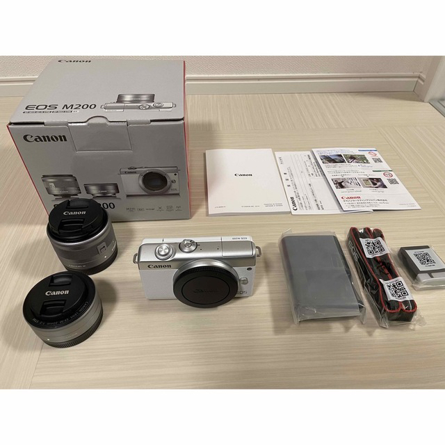 Canon ミラーレス 一眼  ダブルレンズキット EOSM200WH-WLK