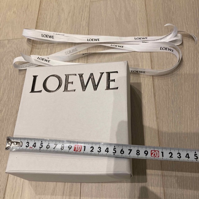 LOEWE(ロエベ)のロエベ　ギフトボックス　リボン　2本　セット インテリア/住まい/日用品のオフィス用品(ラッピング/包装)の商品写真