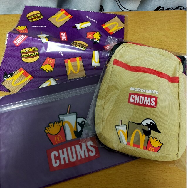 CHUMS(チャムス)のマック　2023 福袋　紫　ミニショルダー　クロス　ジッパーポーチ エンタメ/ホビーのコレクション(その他)の商品写真