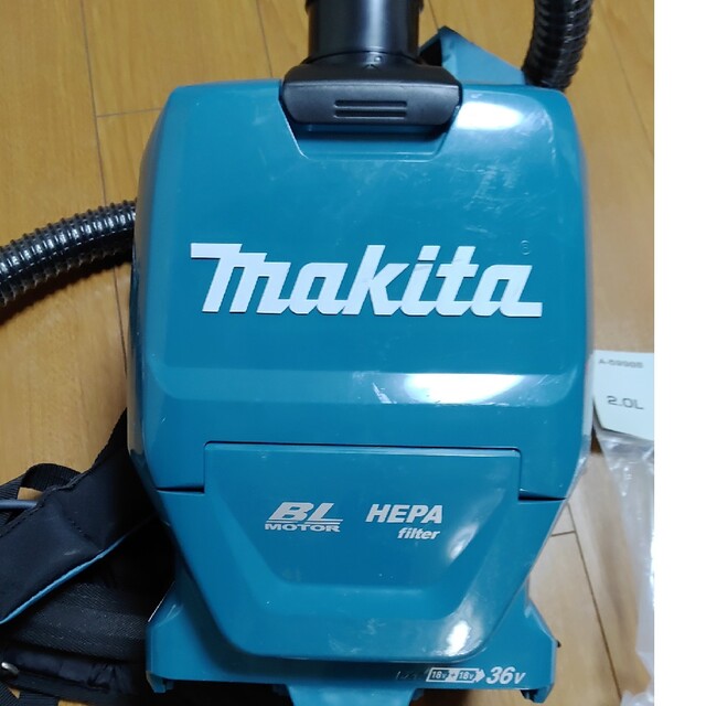 Makita(マキタ)のマキタ充電式背負クリーナーVC261D スマホ/家電/カメラの生活家電(掃除機)の商品写真