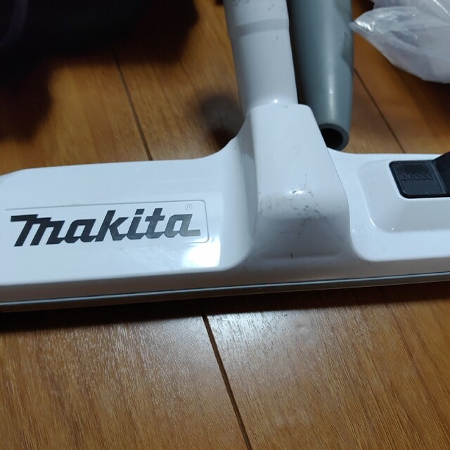 Makita(マキタ)のマキタ充電式背負クリーナーVC261D スマホ/家電/カメラの生活家電(掃除機)の商品写真