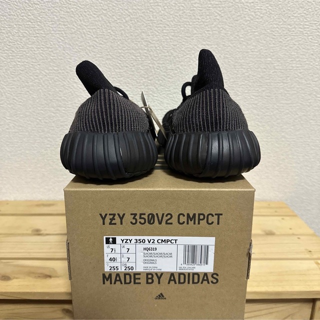 YEEZY（adidas）(イージー)のアディダス イージーブースト350 V2 "CMPCT スレート カーボン" メンズの靴/シューズ(スニーカー)の商品写真