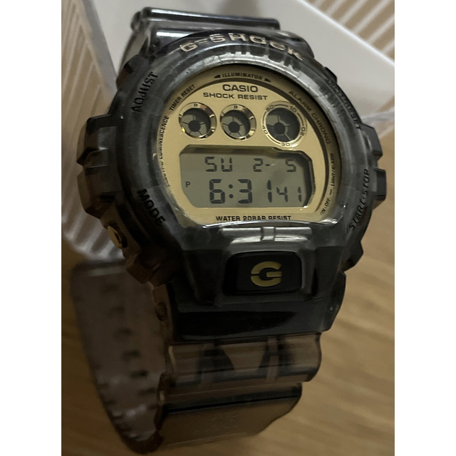 G-SHOCK(ジーショック)のG-SHOCK / DW-6900FG 8JF メンズの時計(腕時計(デジタル))の商品写真