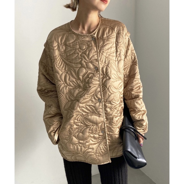 Ameri VINTAGE(アメリヴィンテージ)の専用ameri  2WAY LEAF PATTERN QUILTING COAT レディースのジャケット/アウター(ブルゾン)の商品写真