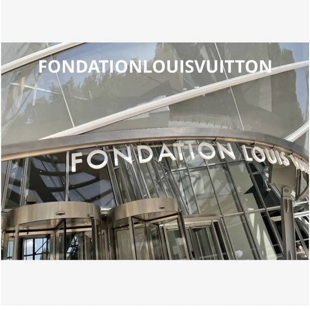 LOUIS VUITTON(ルイヴィトン)のFONDATION LOUIS VUITTON限定扇子新品 フォンダシオン インテリア/住まい/日用品のインテリア/住まい/日用品 その他(その他)の商品写真