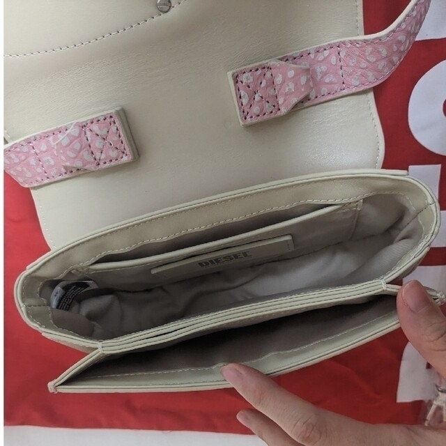 DIESEL(ディーゼル)のDIESEL　1DR ピンク レディースのバッグ(ショルダーバッグ)の商品写真
