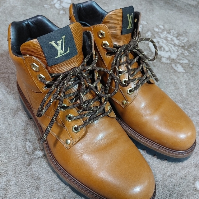 LOUIS VUITTON(ルイヴィトン)のLOUIS VUITTON ルイヴィトン ブーツ美品 メンズの靴/シューズ(ブーツ)の商品写真