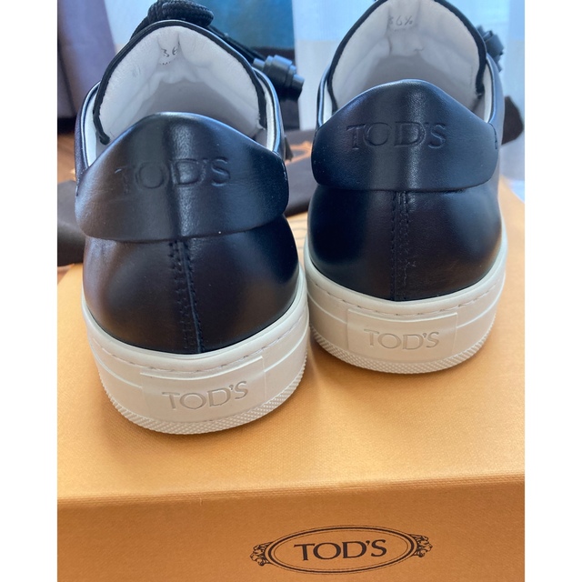 TOD'S(トッズ)の最終価格！新品未使用　トッズ　ブラック　スニーカー　36.5 レディースの靴/シューズ(スニーカー)の商品写真