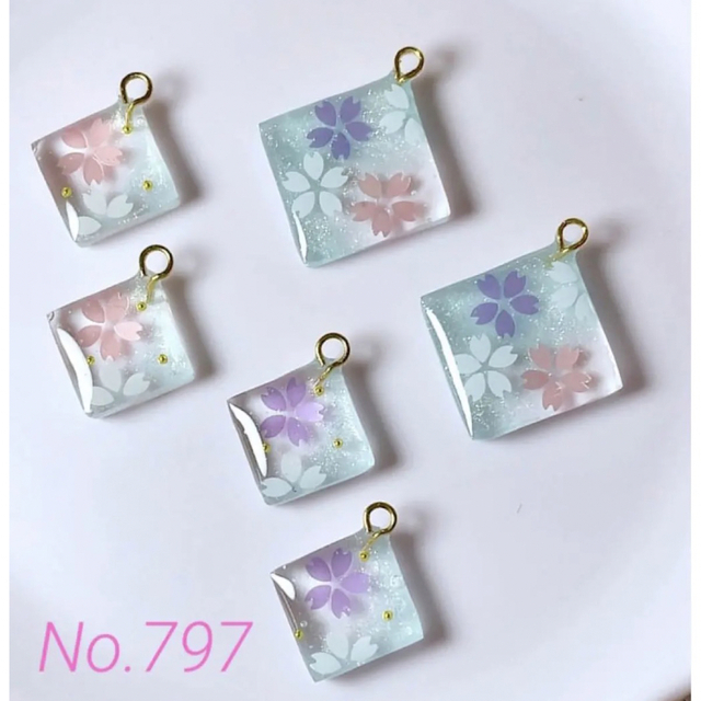 No.797♡チャームトップ♪カン付きレジンパーツ♪桜♪ ハンドメイドの素材/材料(各種パーツ)の商品写真