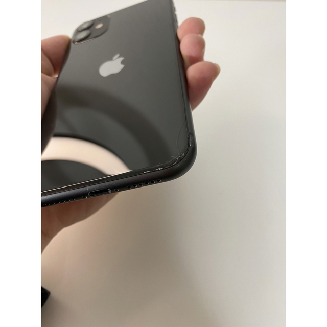 iPhone(アイフォーン)のiPhone11 128GB au ブラック 中古 ジャンク  スマホ/家電/カメラのスマートフォン/携帯電話(スマートフォン本体)の商品写真