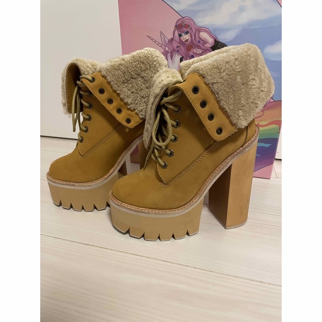 JEFFREY CAMPBELL(ジェフリーキャンベル)のジェフリーキャンベル　ムートンハイヒール レディースの靴/シューズ(サンダル)の商品写真