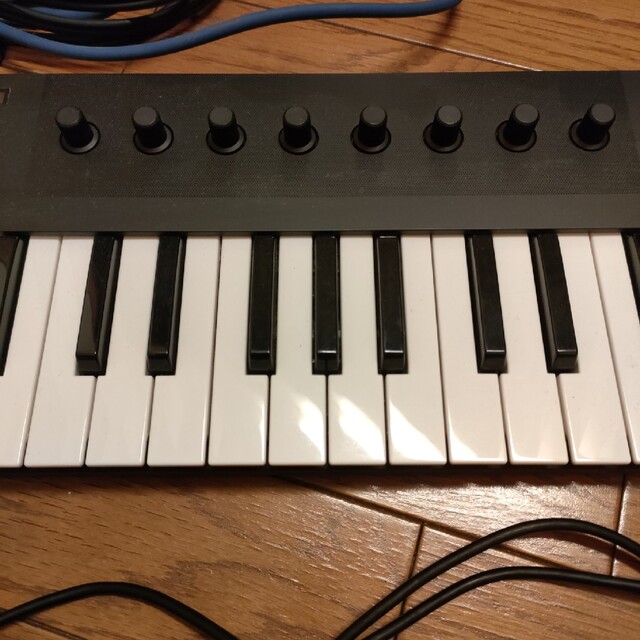 お買い得定番 Native Instrument KONTROL M32 MIDIキーボードの通販 by