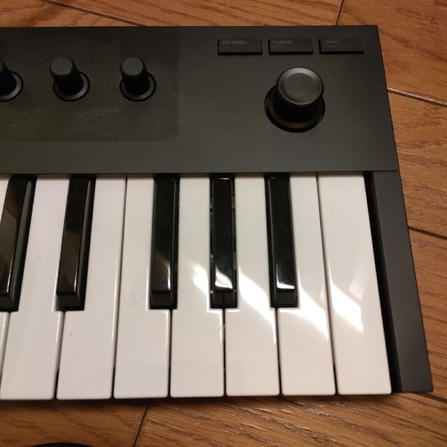 お買い得定番 Native Instrument KONTROL M32 MIDIキーボードの通販 by