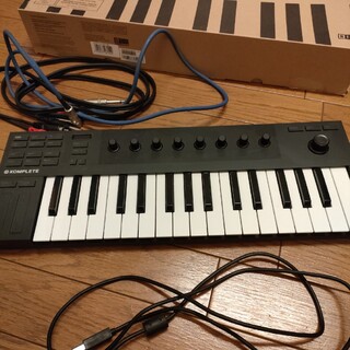 Native Instrument KONTROL M32 MIDIキーボード(MIDIコントローラー)