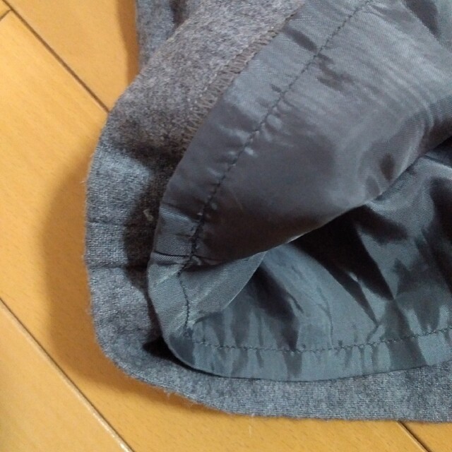 UNIQLO(ユニクロ)の【匿名配送】UNIQLO　ユニクロ　グレー　フレアスカート　ウール レディースのスカート(ひざ丈スカート)の商品写真