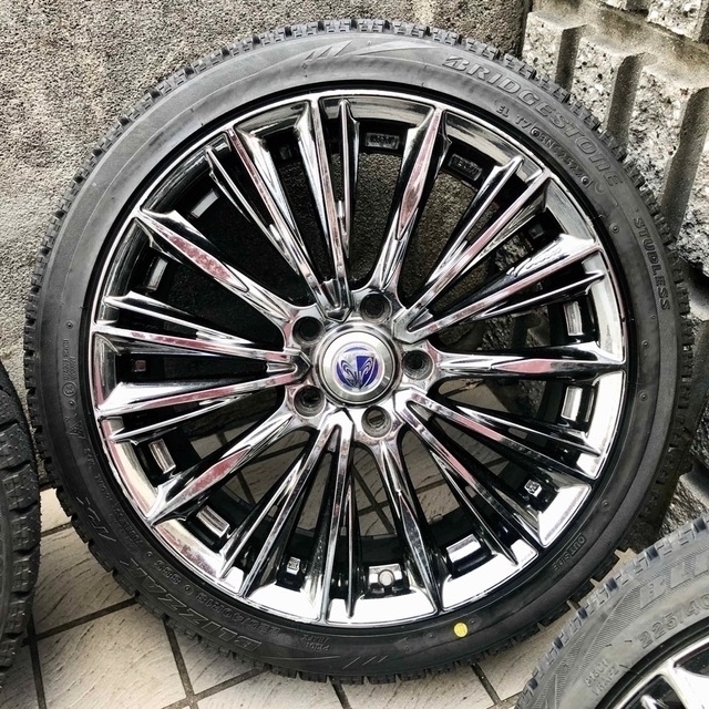 新品 スタッドレス 225/40R18 ブリヂストン VRX　レイズ ヴォウジェ 自動車/バイクの自動車(タイヤ・ホイールセット)の商品写真