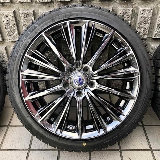 新品 スタッドレス 225/40R18 ブリヂストン VRX　レイズ ヴォウジェ 自動車/バイクの自動車(タイヤ・ホイールセット)の商品写真