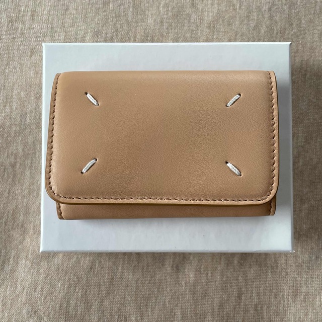 Maison Martin Margiela(マルタンマルジェラ)の新品 メゾン マルジェラ 4ステッチ カードケース 札入れ Nude 折り財布 メンズのファッション小物(折り財布)の商品写真